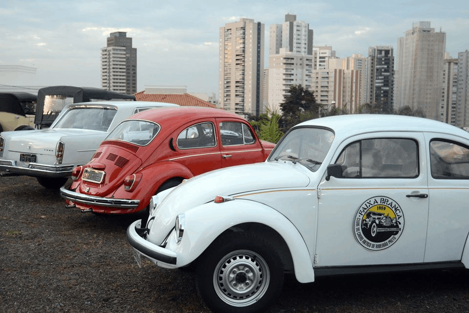 Faixa Branca comemora 29 anos com exposição de veículos antigos